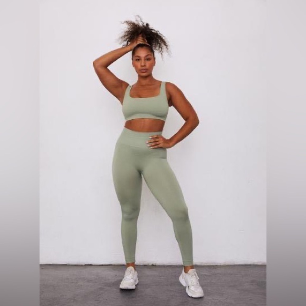 Set Active Matcha Matching Sports Bra and Leggings